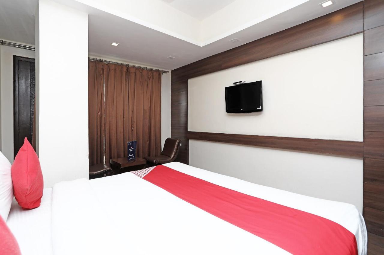 Oyo 4956 Hotel Maharaja Palace 칸푸르 외부 사진