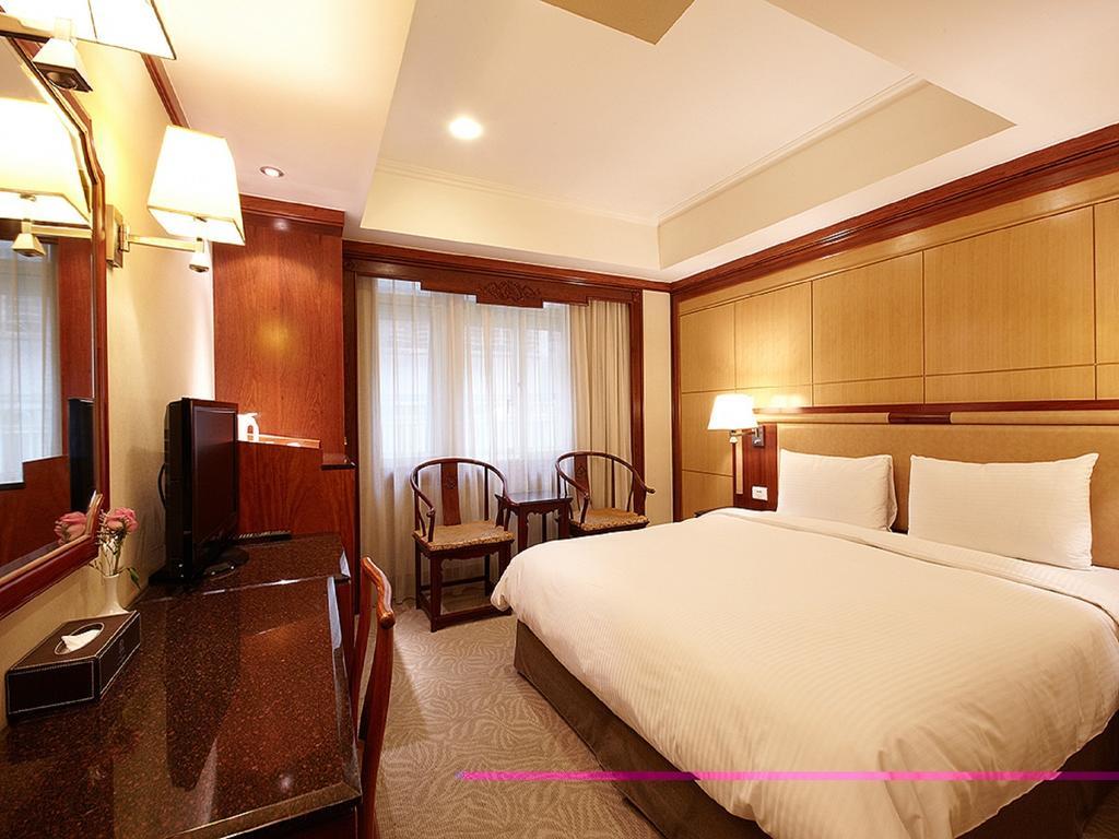 Oyo 4956 Hotel Maharaja Palace 칸푸르 객실 사진