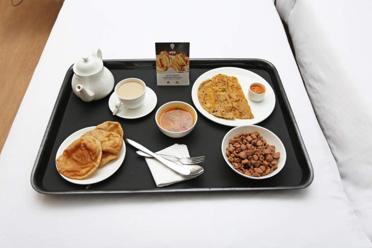 Oyo 4956 Hotel Maharaja Palace 칸푸르 외부 사진